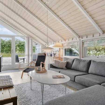 Lovely In With Kitchen בית נופש *