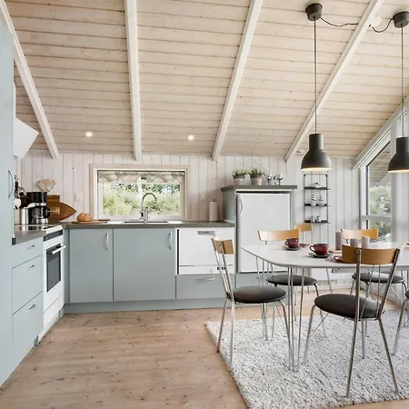 Lovely In With Kitchen מידלפרט